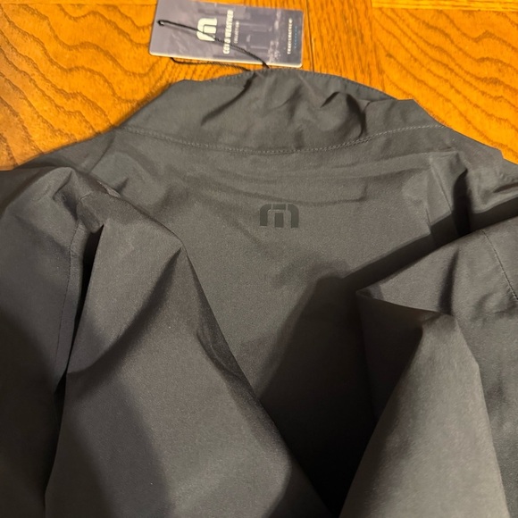 NEW Travis Mathew Men's On Course Golf Jacket Black Sz M Waterproof Lightweight - Picture 15 of 15